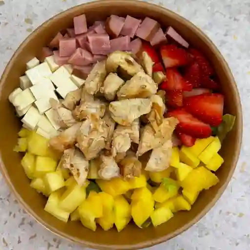 Ensalada caribeña plato de 48 oz