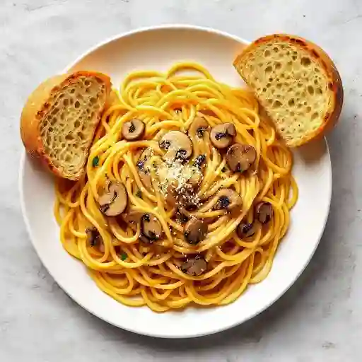 Pasta de pollo con champiñones al ajillo