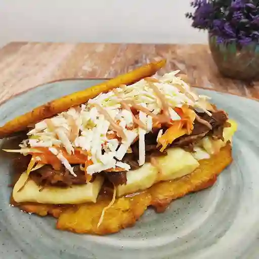 Patacón de Pollo Desmechado