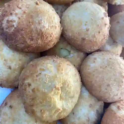 Almojabana 3 Quesos