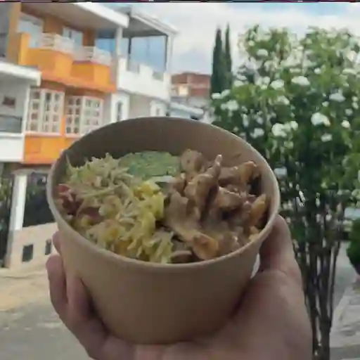 Bowl arroz, pollo con tocineta