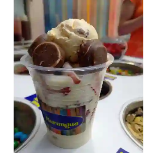 Fresas + Crema + 2 Topping + Helado