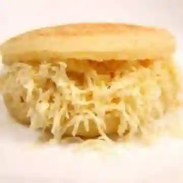 Arepa con Queso Costeño Rallado