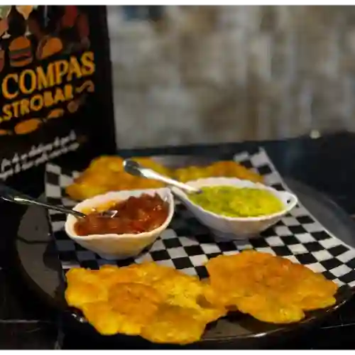 Patacones con Hogao y Guacamole