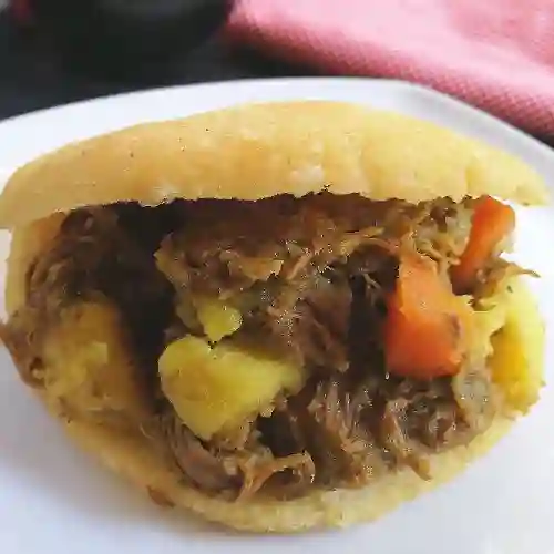 Arepa Carne Guisada