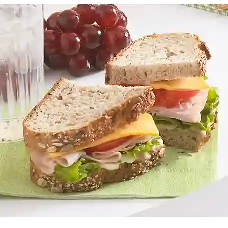 Sándwich de Pavo y Jugo Natural