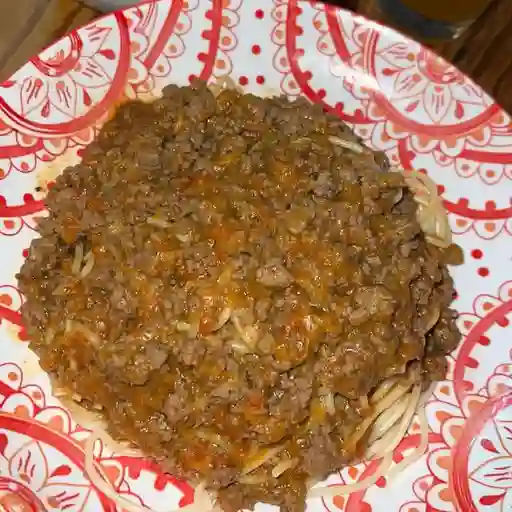 Pastas con carne en salsa boloñesa