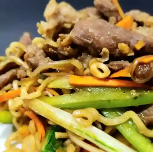 Chow Mein de Carne de Res