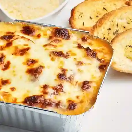 Lasagna 4 Quesos y Bebida