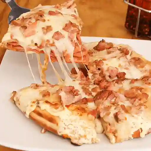 Pizza Estofada Carnes y Tocineta 21 Cm