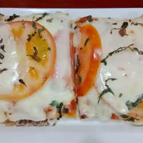 Pizza Caprese