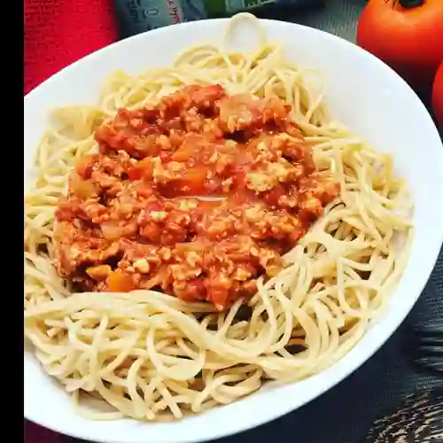 Bolognesa con Pollo y Champiñones