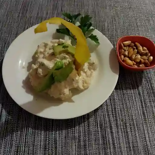 Causa limeña de pollo