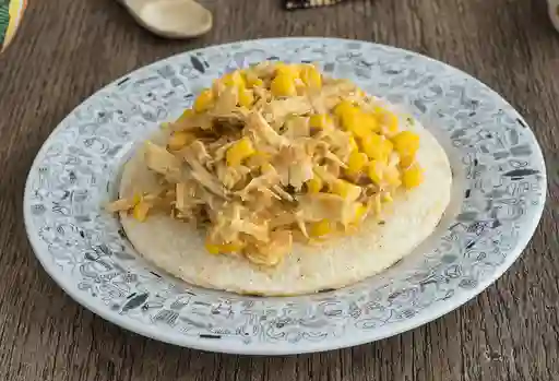 Arepa con Pollo y Maiz