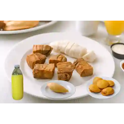 Combo Chicharron Arepa de Huevo Carimañola y Jugo