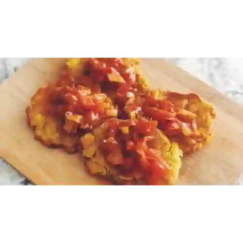 Patacones con Hogao y Guacamole