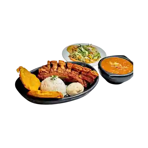 Frijolada con Chicharrón