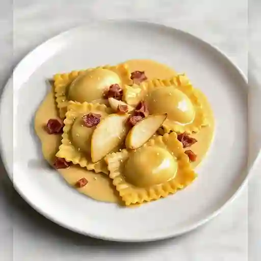 Ravioles de pera y prosciutto