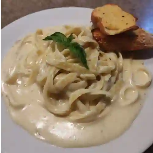 Pasta con Pollo E Funghi