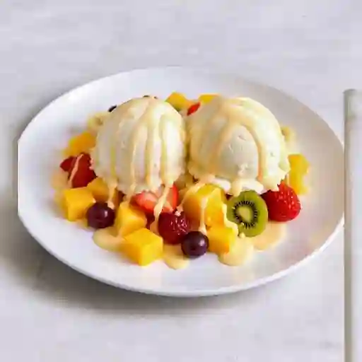 Ensalada de frutas con helado.