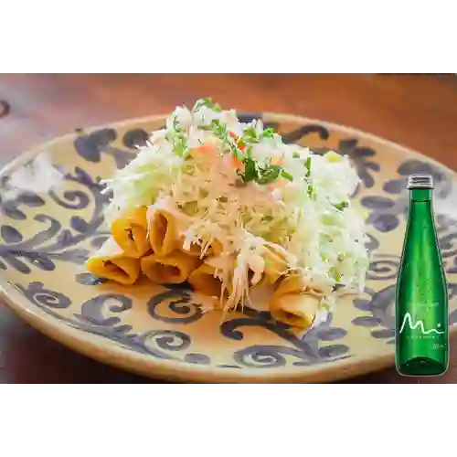 Combo Flautas de Pollo X 8 + Agua Manantial con Gas