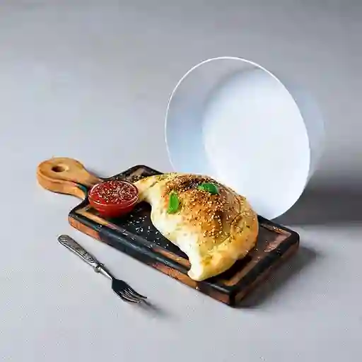 Calzone Piña Pepperoni