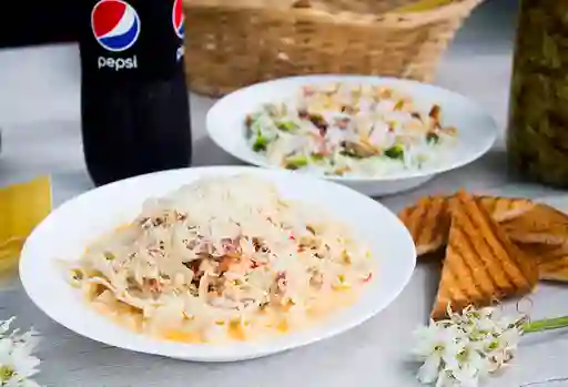1 Pasta Grande + 1 Ensalada Cesar + Gaseosa Litro