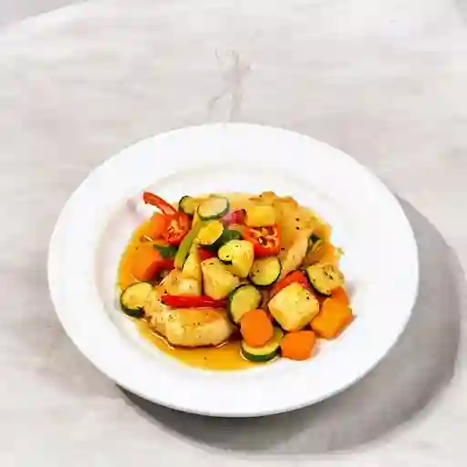 Pesca Del Dia Y Vegetales Al Wok