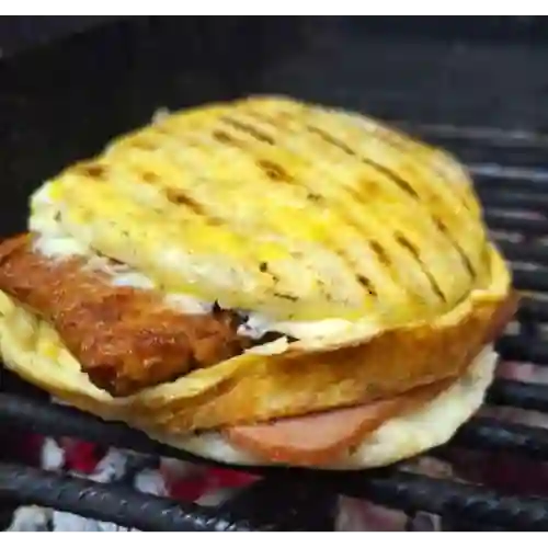 Huevo Queso Jamon + Chorizo
