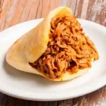 Arepa Frita de Carne y Aguacate