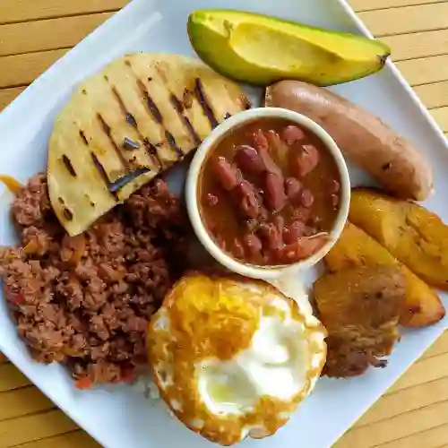 Bandeja Paisa + Sopa + Gaseosa