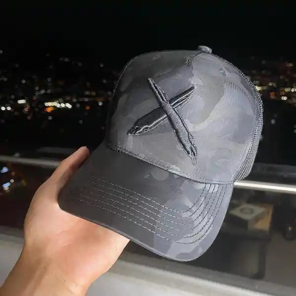 Gorra la Equis Malla Abierta Negro