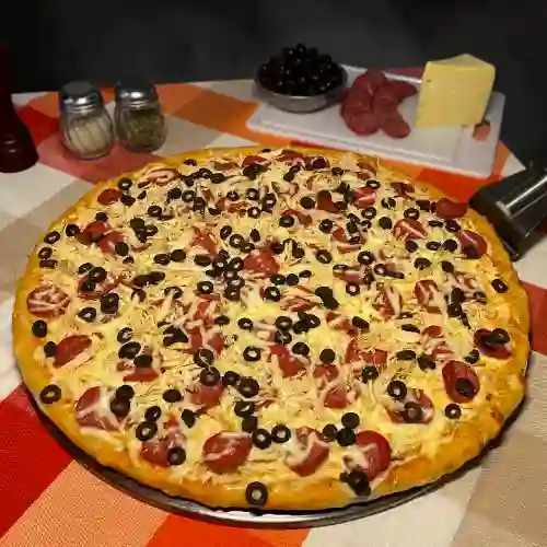 Pizza de la Casa 62Cm (8 Porciones)