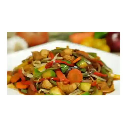 Chop suey con pollo