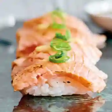 Salmon Nigiri Flambé X2