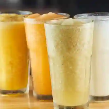 Jugos de Fruta Granizados 16 Oz (450ml)