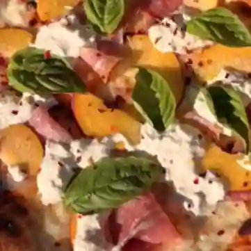 Pizza Familiar Bella Italia (8)