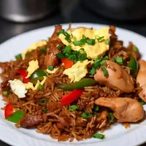 Arroz chaufa de pollo y cerdo