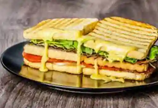 Sándwich Tocineta y Maicitos
