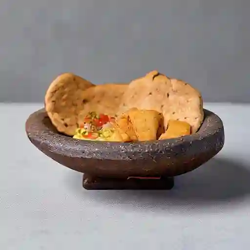 Guacamole chicharron pescado