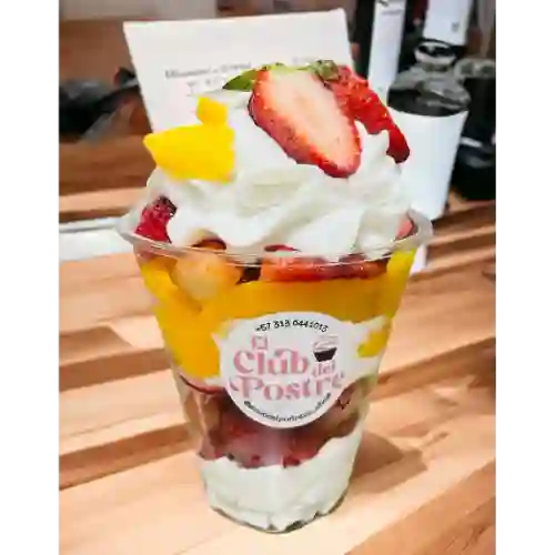 Fresas y Duraznos con Crema de 20 Onzas