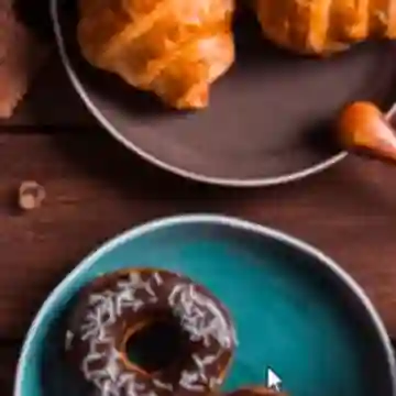 Pastel de Pollo + Dona +Croissant