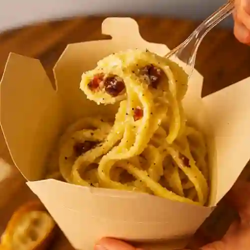 Combo de Tallarines Alla Carbonara Lunes