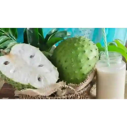 Guanabanazo 16 Onz con Helado y Un Toppi