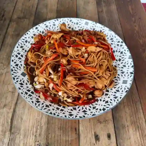 Fideos con pollo agridulce