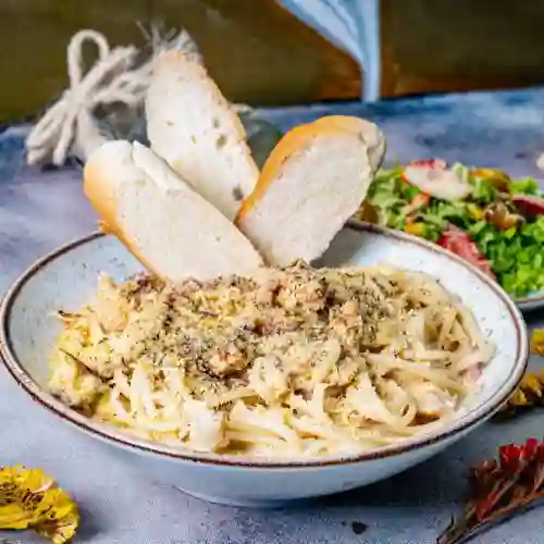 Pasta Alfredo con Pollo y Champiñnes