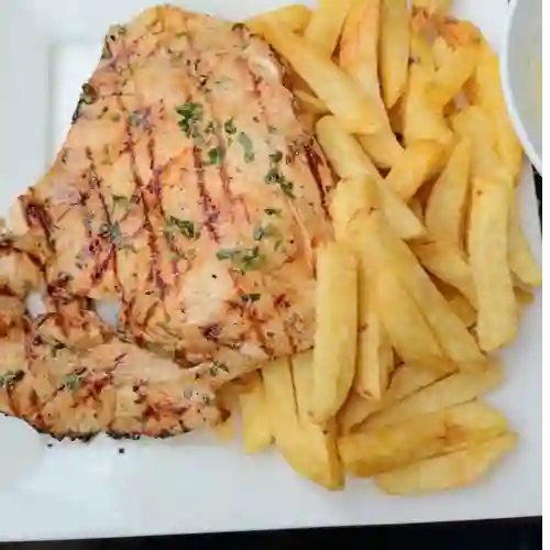 Pechuga con Papas a la Francesa