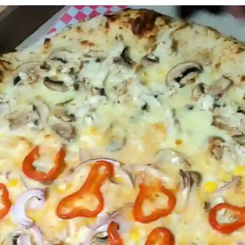 Pizza Pollo Champiñones 8 Porciones