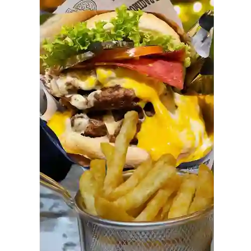 Combo Burger Triple con Papas