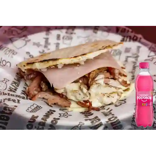 Combo Arepa con Todo + Postob��n Manzana 250 ml